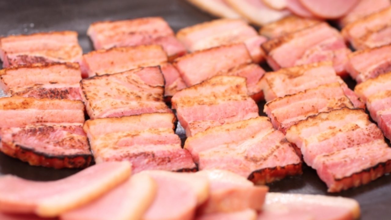 犬は加工肉のベーコンを食べても大丈夫 塩分量や注意点は チワワにおすすめするご飯を徹底比較